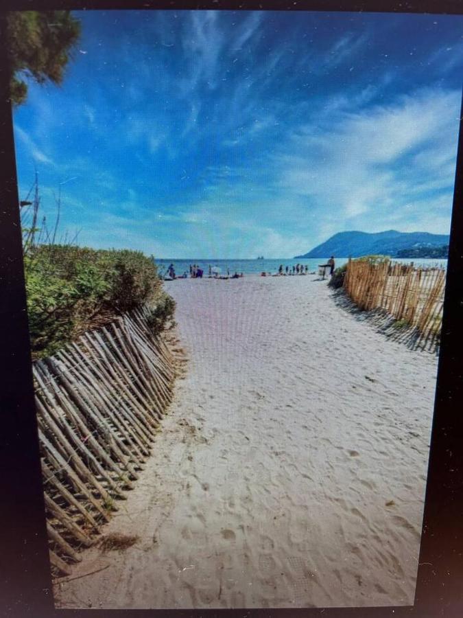 Pin Rollan Beach Saint-Mandrier-sur-Mer Bagian luar foto