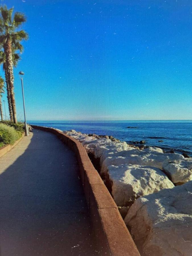 Pin Rollan Beach Saint-Mandrier-sur-Mer Bagian luar foto
